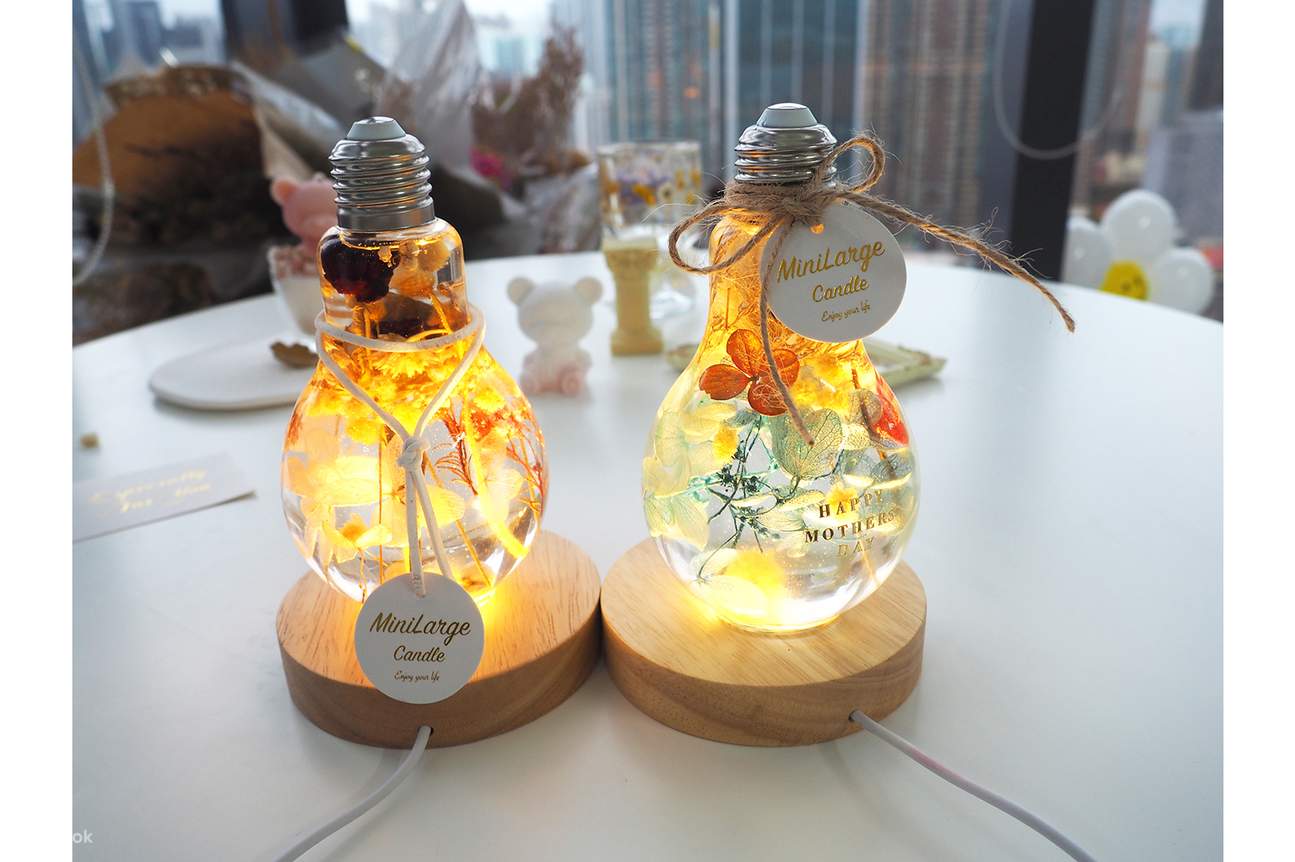 Minilarge - เวิร์คช็อป DIY | กิจกรรมพ่อแม่ลูก | น้ำหอมดอกไม้อัด | ลายชีก๊ก